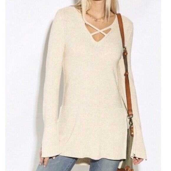 Free People Ivory Cross Neckline Side Slit Long Sleeve Knit Tunic Sweater Size L - Picture 3 of 8